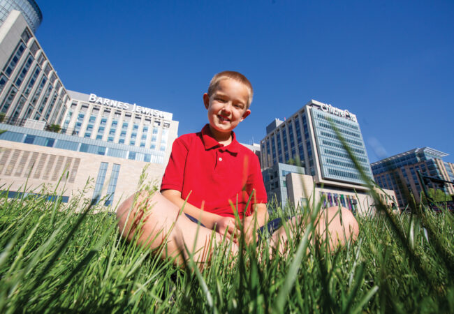 Portrait of Noah Hingst outside in front of Barnes-Jewish Hospital.